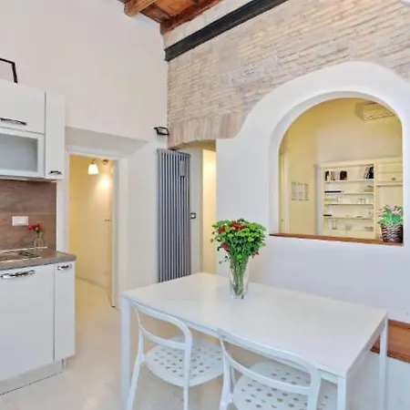 Campo De Fiori Charm Apartment *